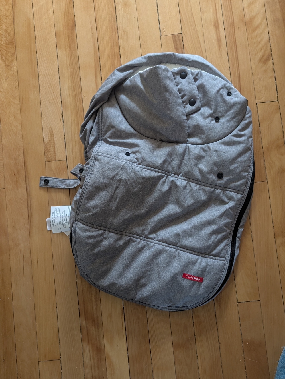 skiphop Light Gray Padded baby carseat cover with Red Logo